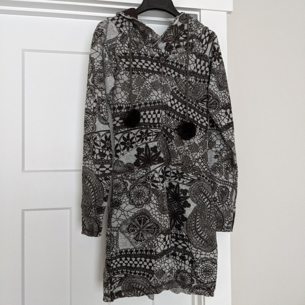 NWOT Brown and off-white patterned sweater dress, Small, hooded, long-sleeve